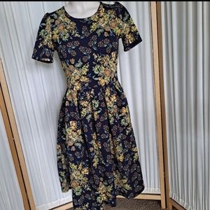Lularoe blue floral Amelia capped sleeve zip up back fitted tea length d…